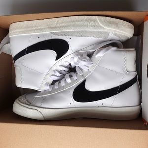 Pre-loved Women’s Nike Blazer MId ‘77